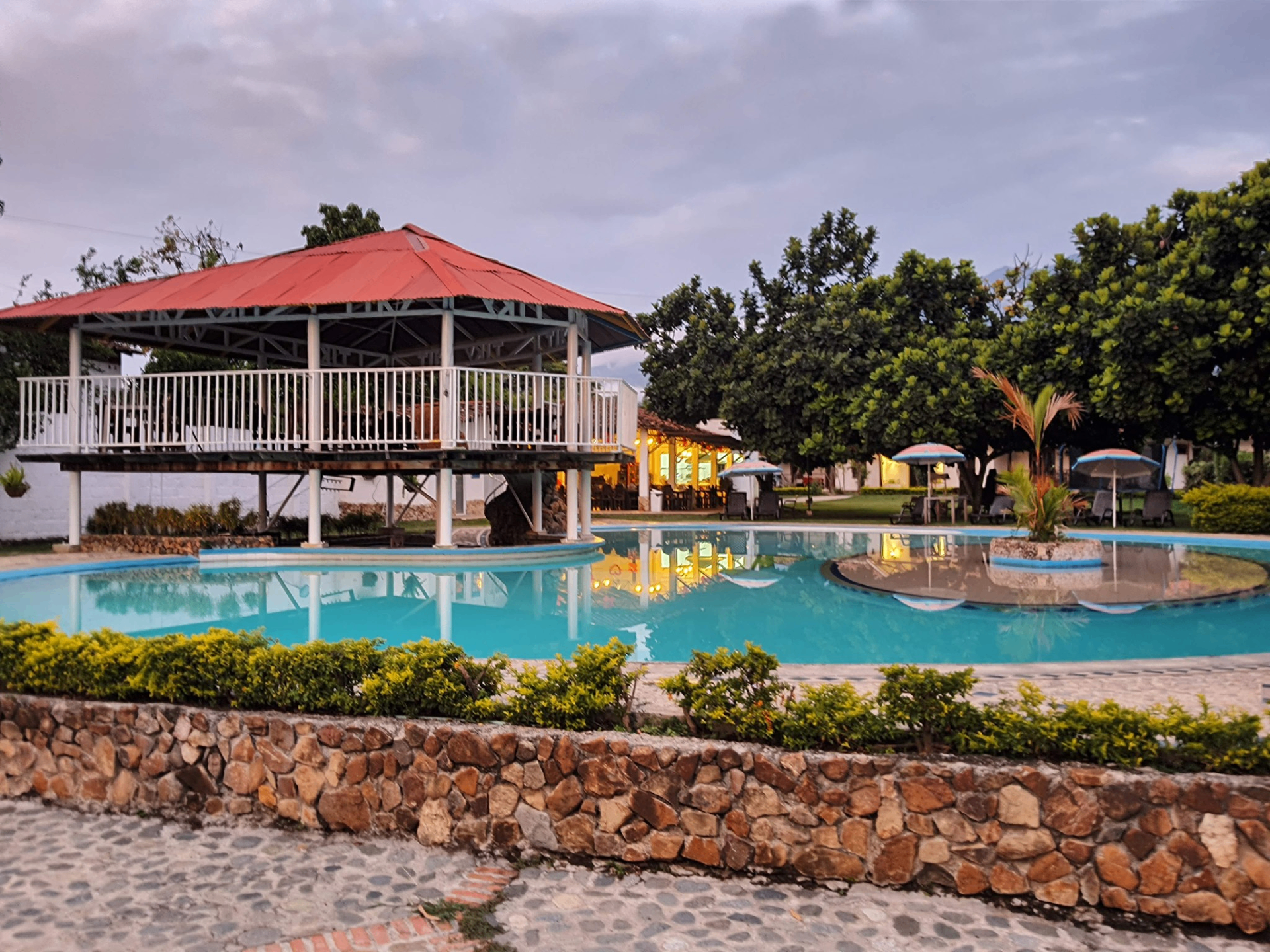 Tiki Tiki · Bar de Piscina 2