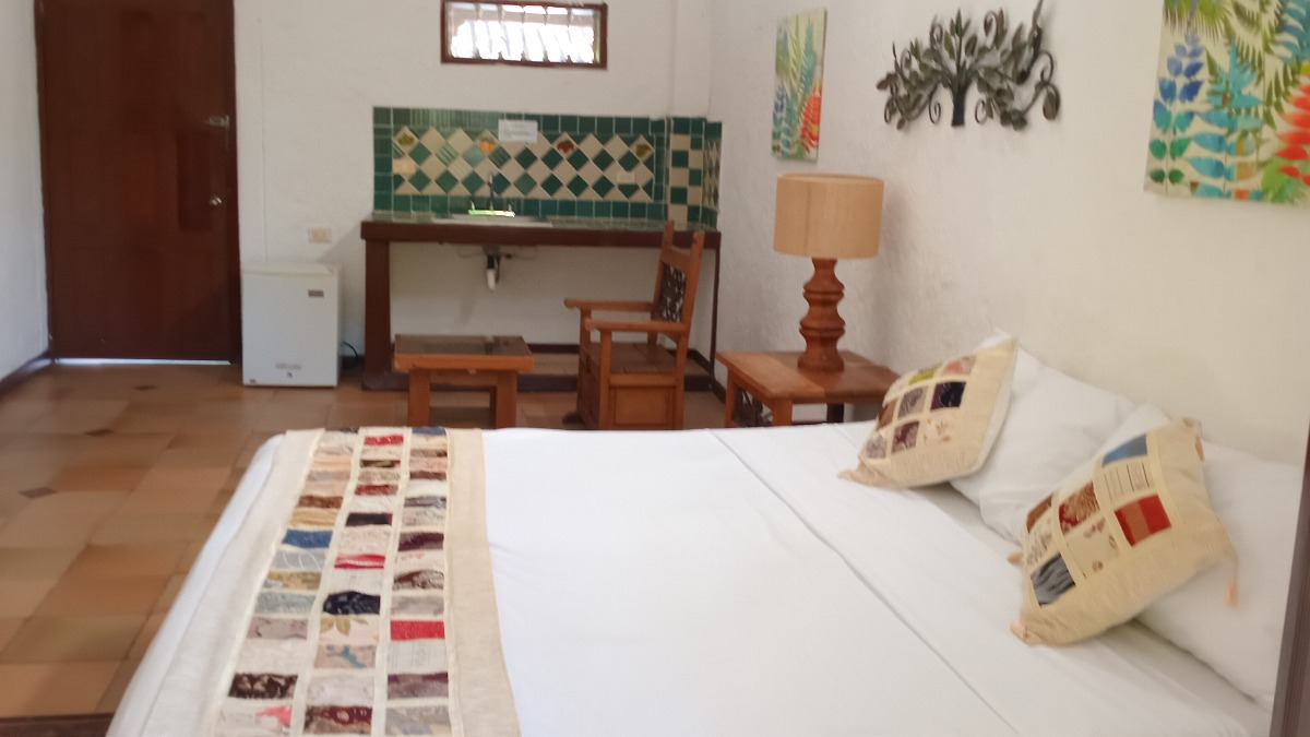 Suite Ejecutiva - zona de trabajo y cocina artesanal