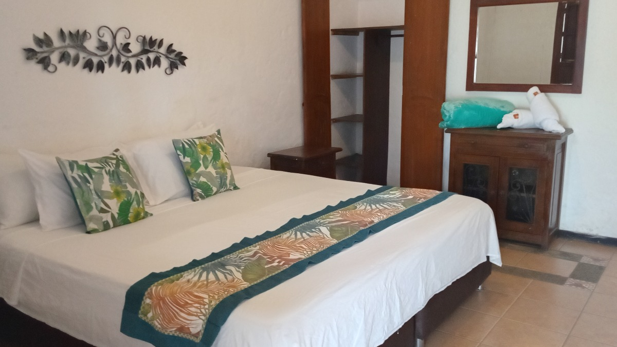 Suite Sencilla con decoración tropical