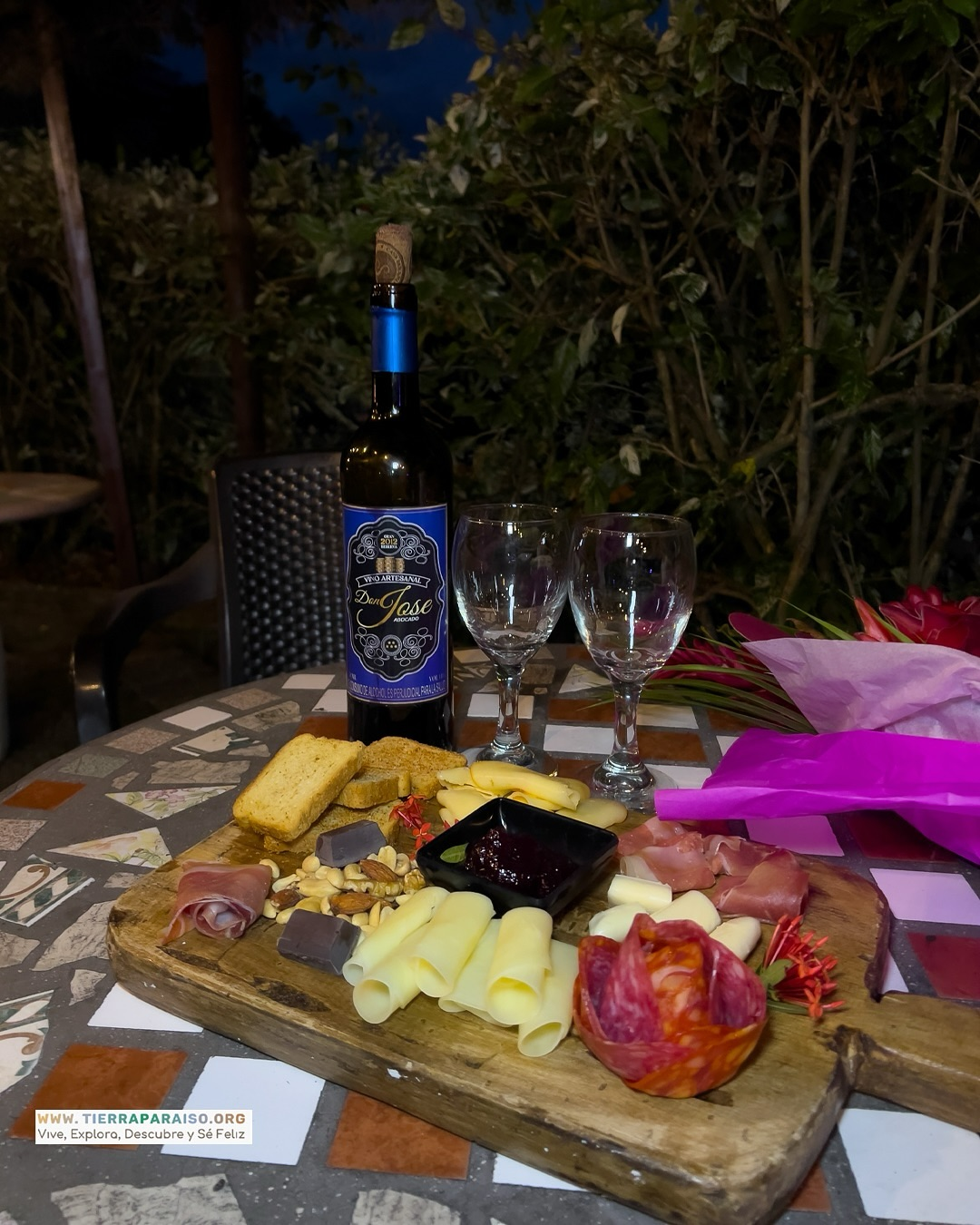 Maridaje nocturno con tabla gourmet